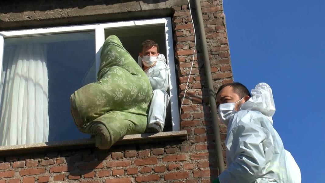 'Her şeyimi alıyorsunuz' diyerek kamyonun peşinden koştu! Komşuları ihbar etmişti 8